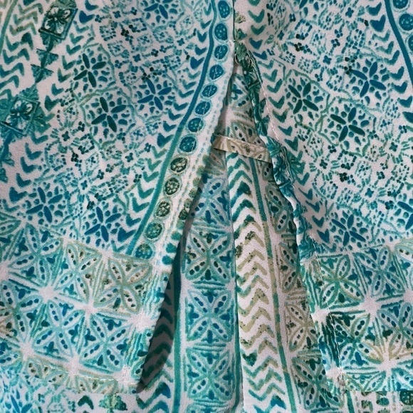 City View teal blouse with silver embellishments. Large. - Picture 9 of 11
